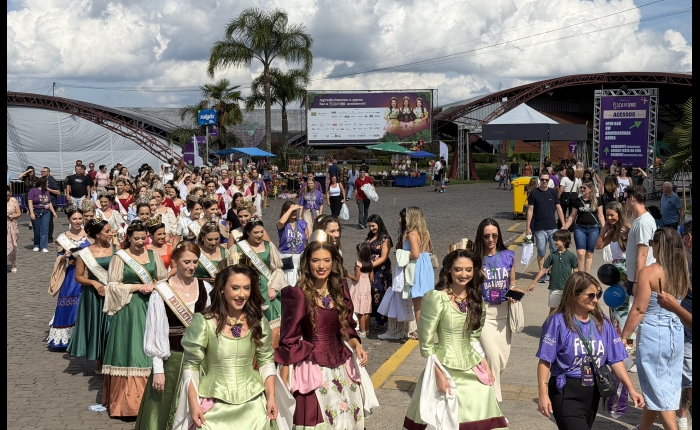Presenças de cortes de diferentes festas do Rio Grande do Sul movimentam o Parque da Festa da Uva neste sábado